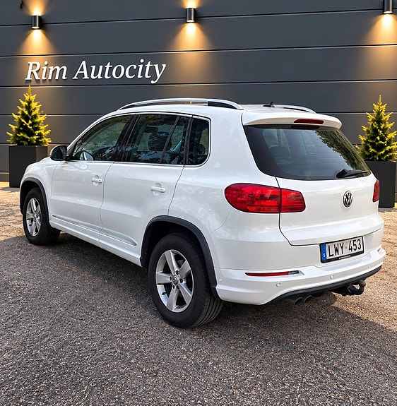 Volkswagen Tiguan 4 of 12