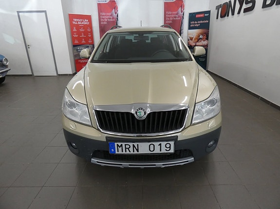 Skoda Octavia Scout 2 of 15