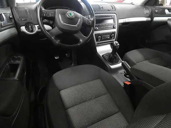 Skoda Octavia Scout 7 of 15
