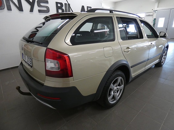 Skoda Octavia Scout 5 of 15