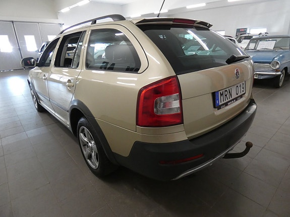 Skoda Octavia Scout 4 of 15