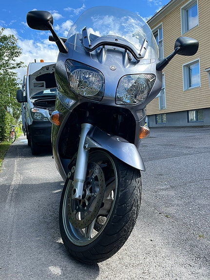 Yamaha FJR1300 3 of 12