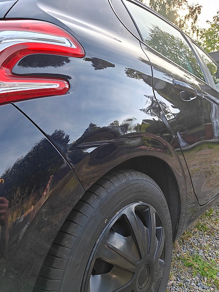 Peugeot 208 10 of 12