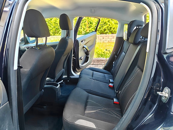 Peugeot 208 5 of 12