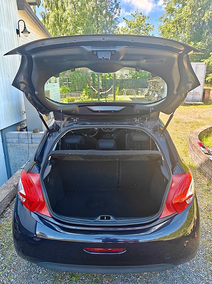 Peugeot 208 6 of 12