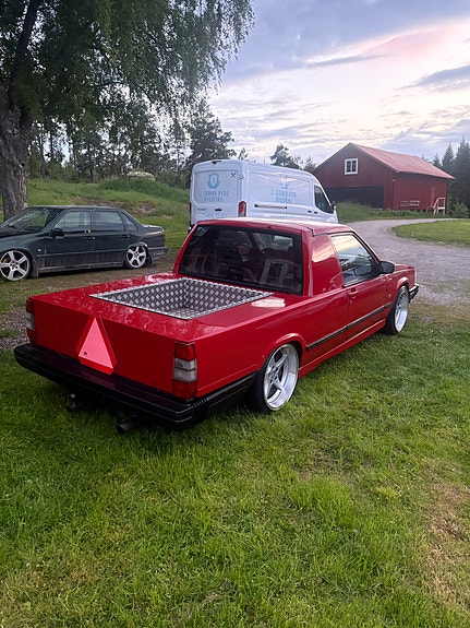 Volvo 740 2 of 5