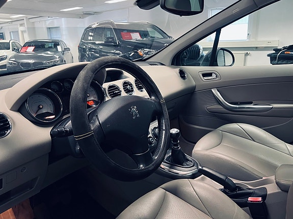 Peugeot 308 SW 13 of 21