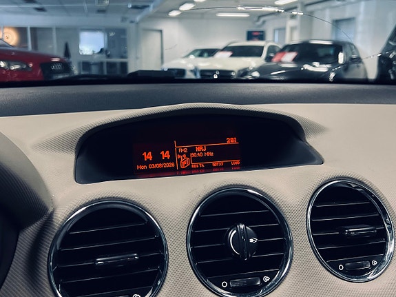 Peugeot 308 SW 19 of 21