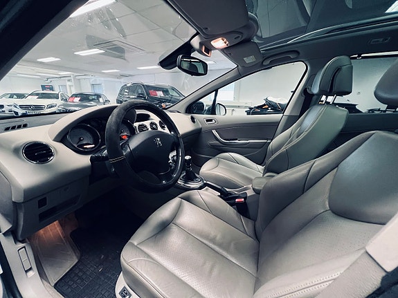 Peugeot 308 SW 12 of 21