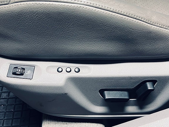Peugeot 308 SW 15 of 21