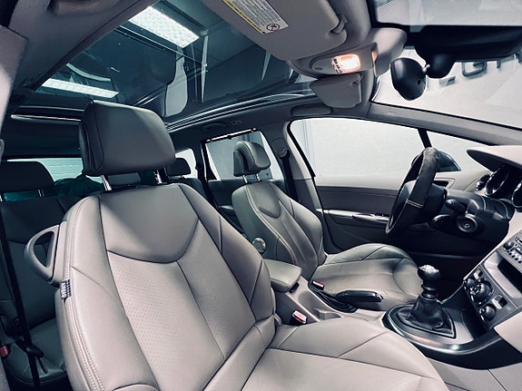Peugeot 308 SW 10 of 21