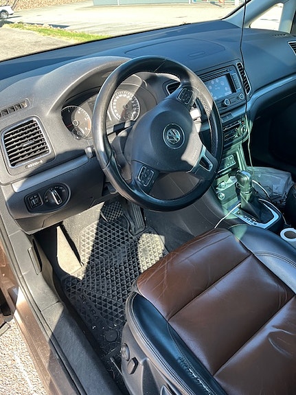 Volkswagen Sharan 3 of 3