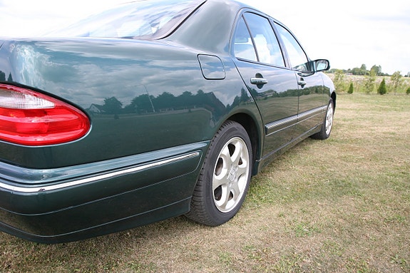 Mercedes-Benz E240 15 of 25