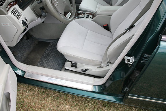Mercedes-Benz E240 24 of 25