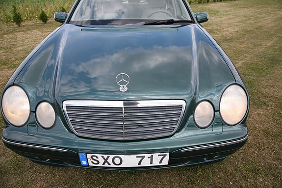Mercedes-Benz E240 3 of 25