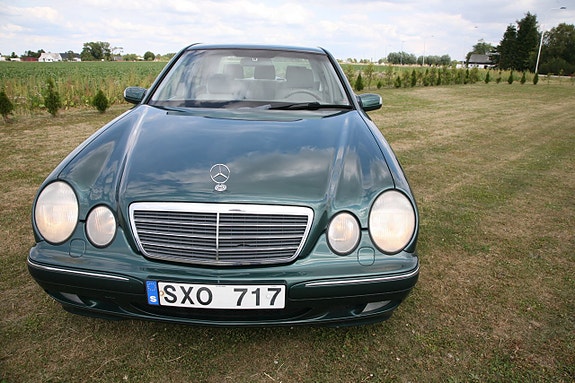 Mercedes-Benz E240 2 of 25