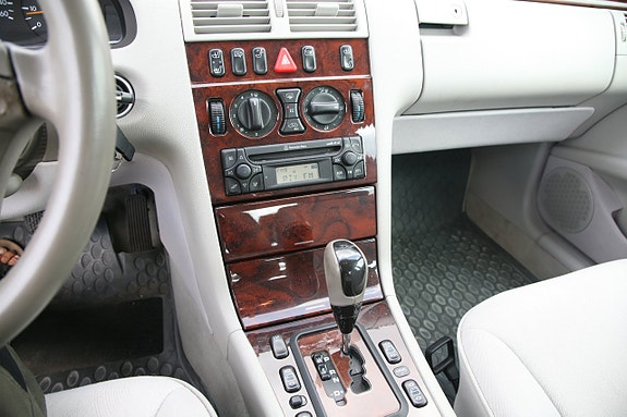 Mercedes-Benz E240 21 of 25