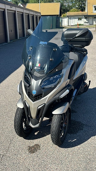 Piaggio MP3 530 HPE 2 of 13
