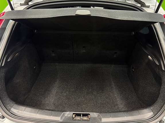 Volvo V40 16 of 23