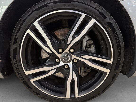 Volvo V40 8 of 23