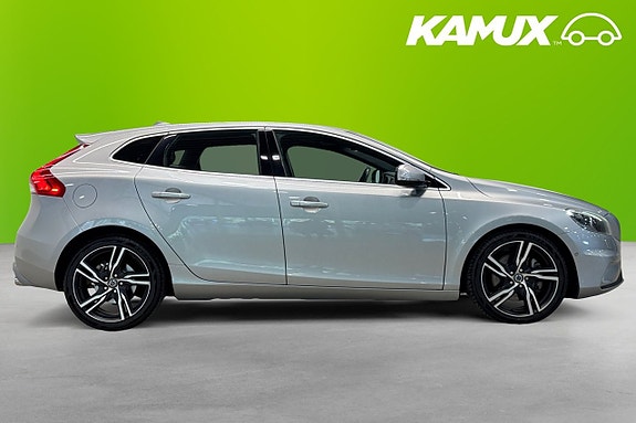 Volvo V40 2 of 23