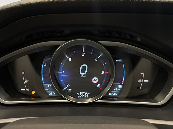 Volvo V40 12 of 23