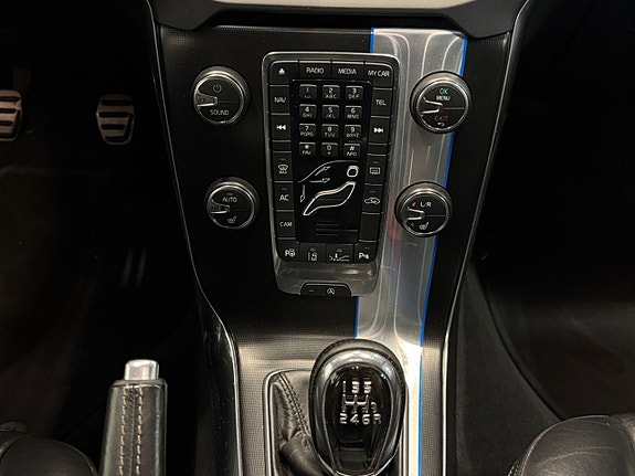Volvo V40 11 of 23