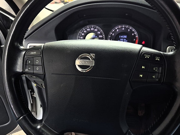 Volvo V70 13 of 21