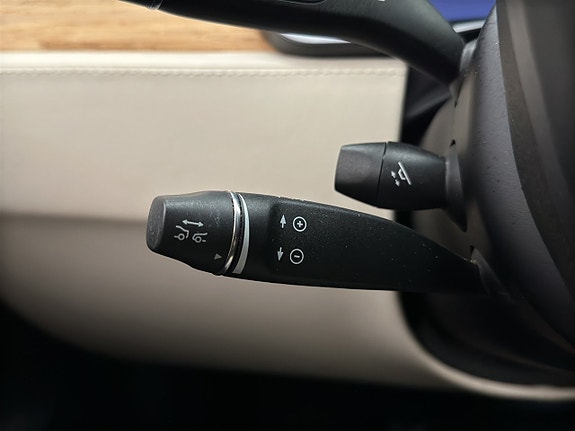 Tesla Model S 20 of 29