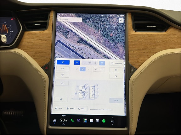 Tesla Model S 24 of 29
