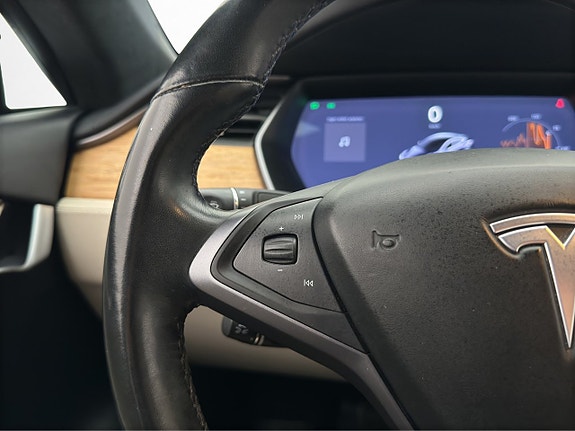 Tesla Model S 18 of 29