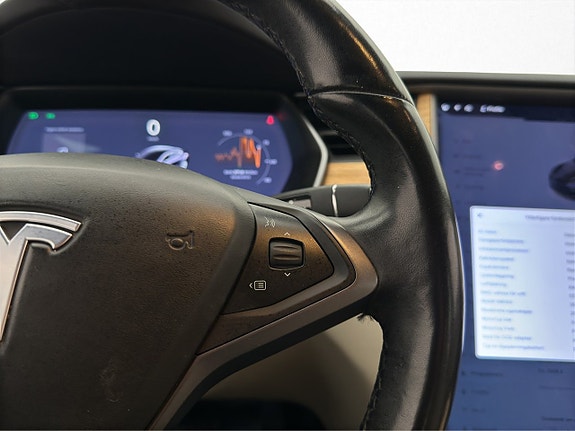 Tesla Model S 19 of 29