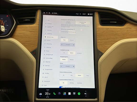 Tesla Model S 26 of 29