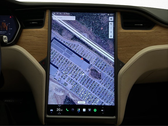 Tesla Model S 22 of 29