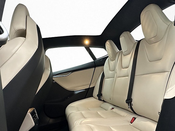 Tesla Model S 15 of 29