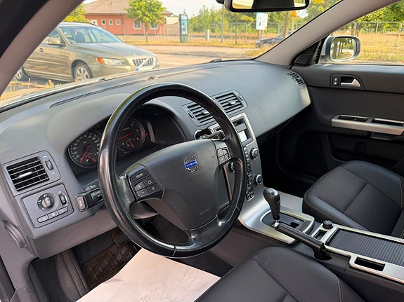 Volvo V50 2 of 11