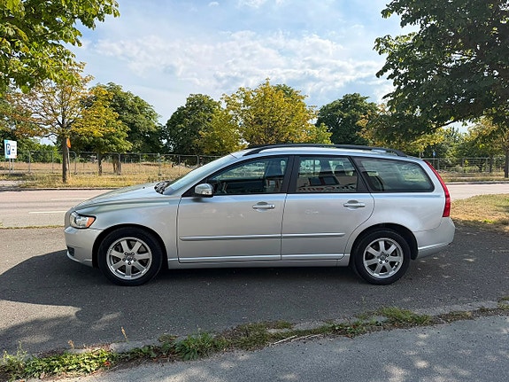 Volvo V50 3 of 11