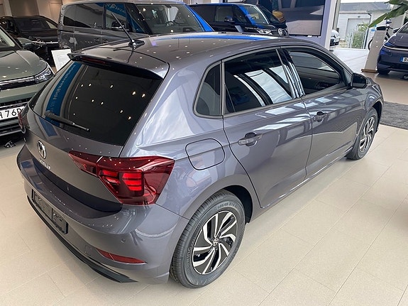 Volkswagen Polo 2 of 7
