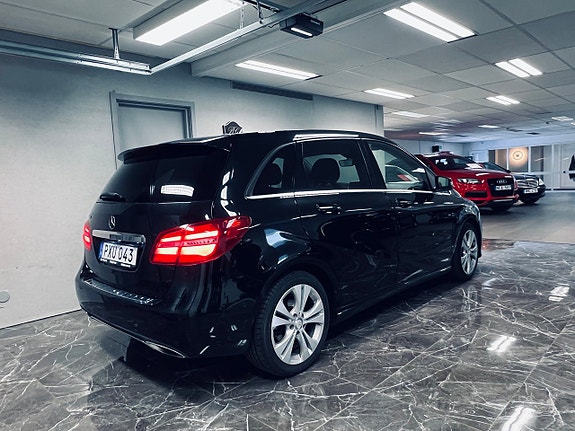 Mercedes-Benz B180 4 of 27
