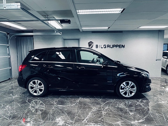Mercedes-Benz B180 3 of 27