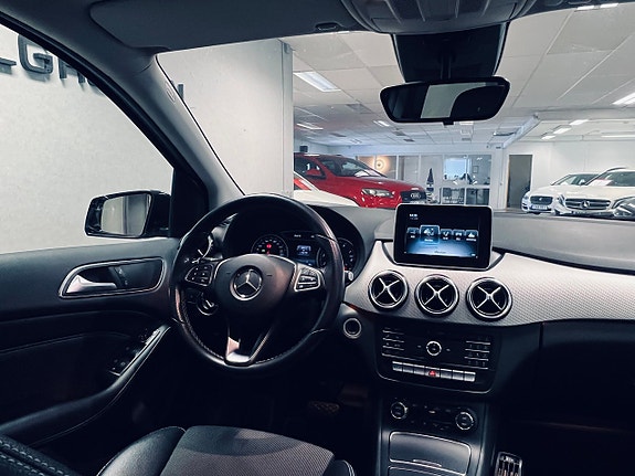 Mercedes-Benz B180 12 of 27