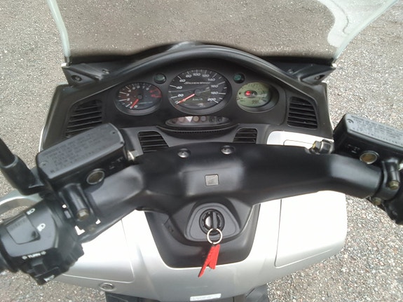 Honda Silwerwing FJS600 OBS 2800 Mil 5 of 7