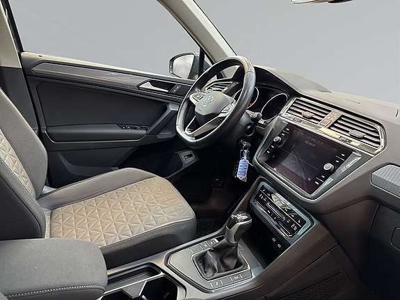 Volkswagen Tiguan 6 of 9