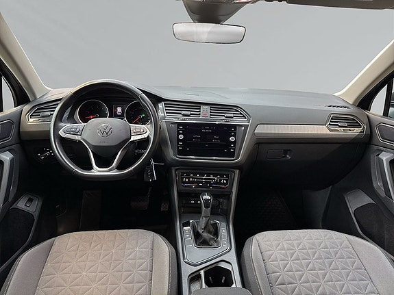 Volkswagen Tiguan 7 of 9