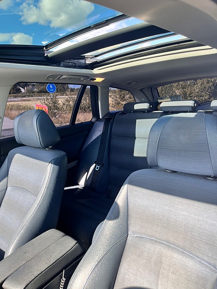 BMW 320i 12 of 17