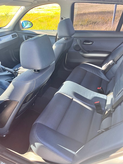 BMW 320i 10 of 17