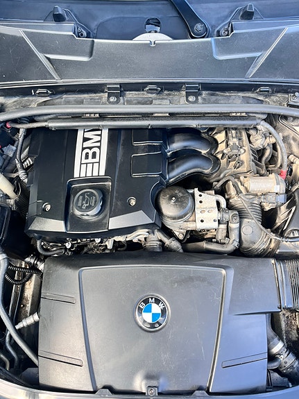 BMW 320i 17 of 17