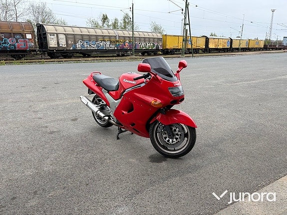 Kawasaki ZZR1100 2 of 7