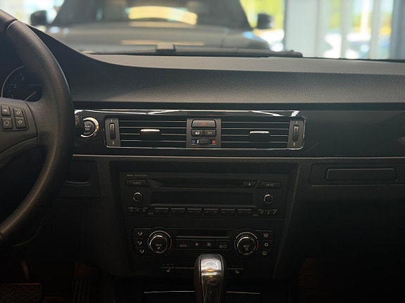 BMW 325i 11 of 25