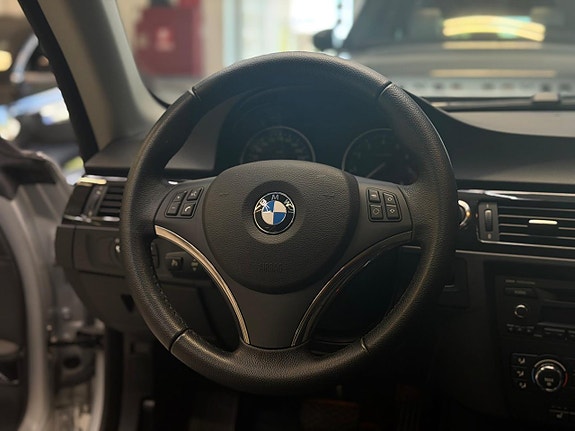 BMW 325i 9 of 25